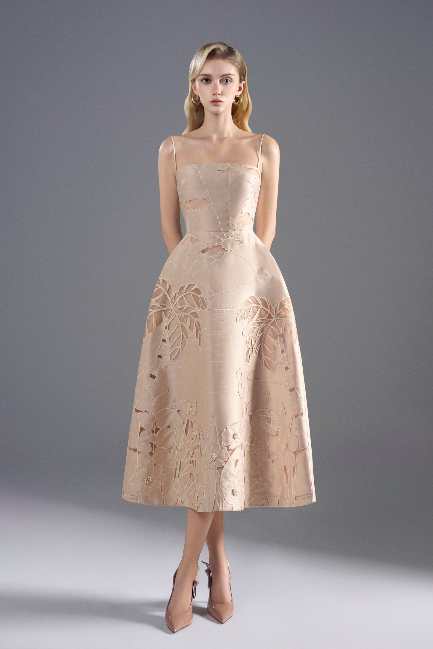 Picture Embroidery Cup Dress