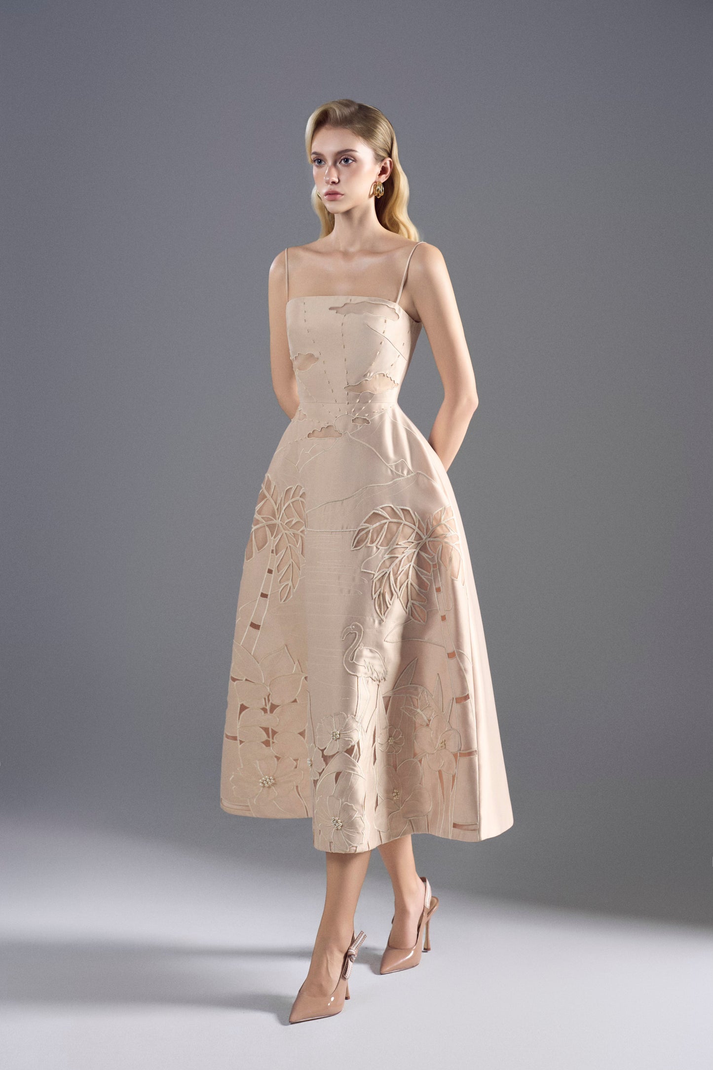 Picture Embroidery Cup Dress