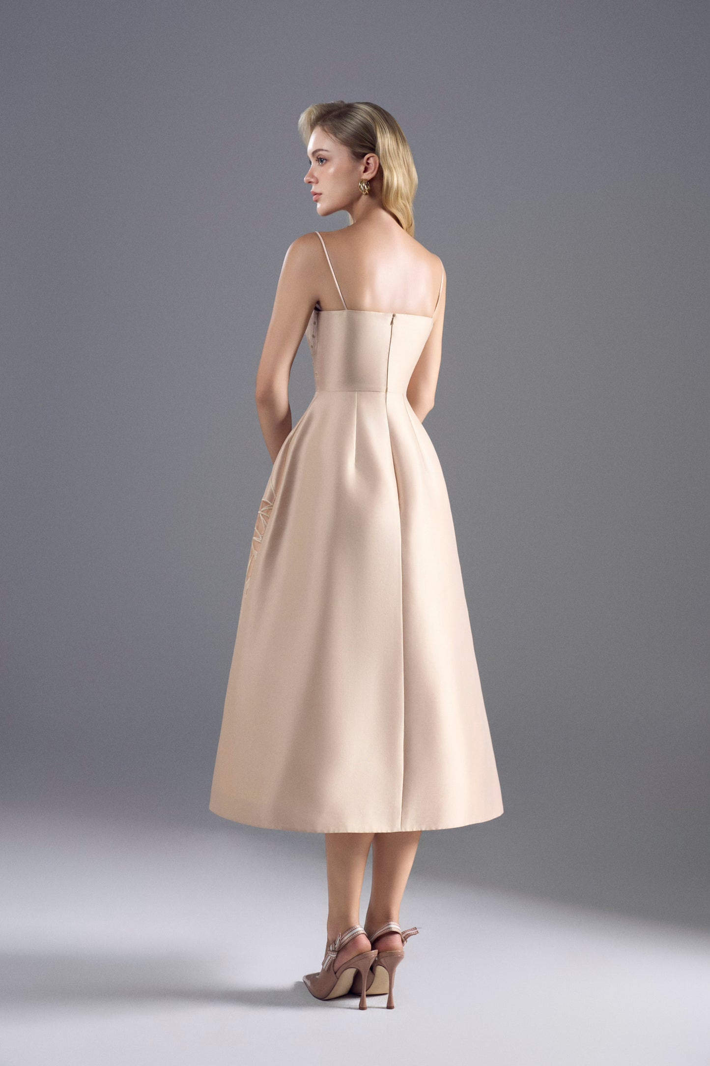 Picture Embroidery Cup Dress