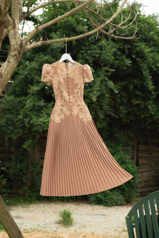 PLEATED WHITE MIDI LACE DRESS